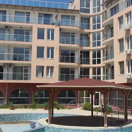 - New - Meters Away From The North Beach!